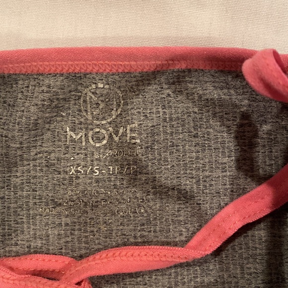 Ladies exercise top - Picture 3 of 3